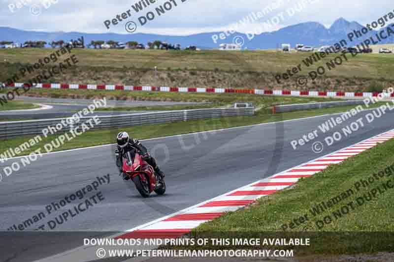 cadwell no limits trackday;cadwell park;cadwell park photographs;cadwell trackday photographs;enduro digital images;event digital images;eventdigitalimages;navarra;no limits trackdays;peter wileman photography;racing digital images;trackday digital images;trackday photos